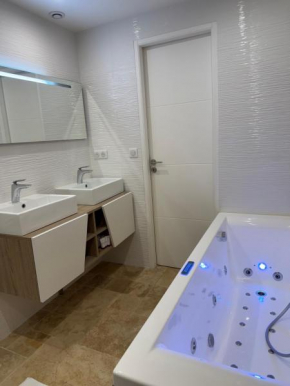 Maison avec jacuzzi privatif dans résidence